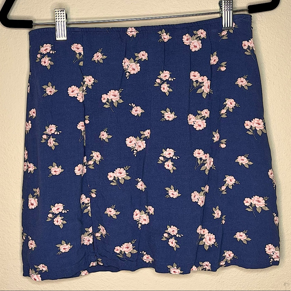 American Eagle Blue Floral Mini Skirt - M